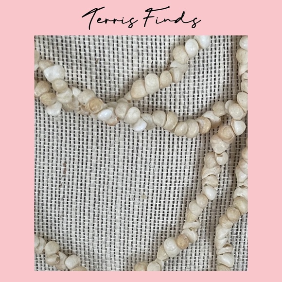 Vintage Shell Necklace - Picture 2 of 2